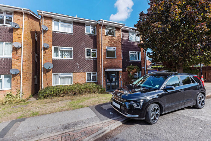 1 Bedroom Flat For Sale In Suffolk Close, Slough, SL1