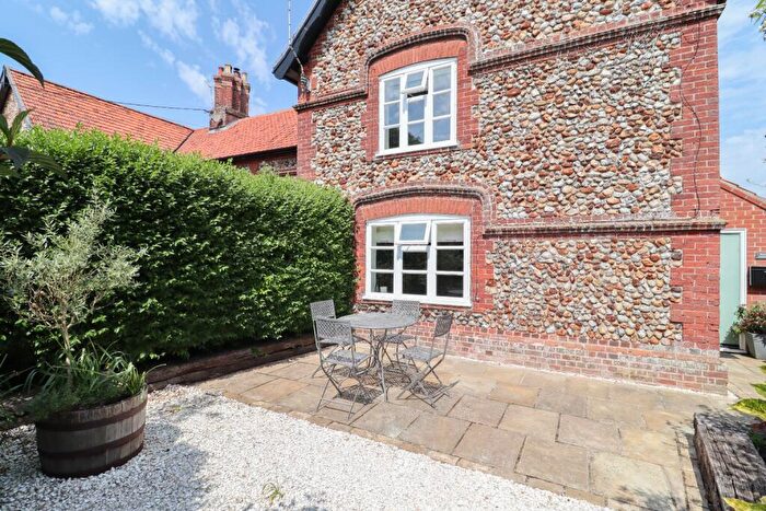 2 Bedroom End Of Terrace House To Rent In The Street, Helhoughton, NR21