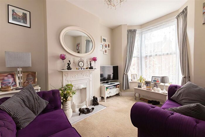 2 Bedroom End Of Terrace House For Sale In Greville Road, Hastings, TN35