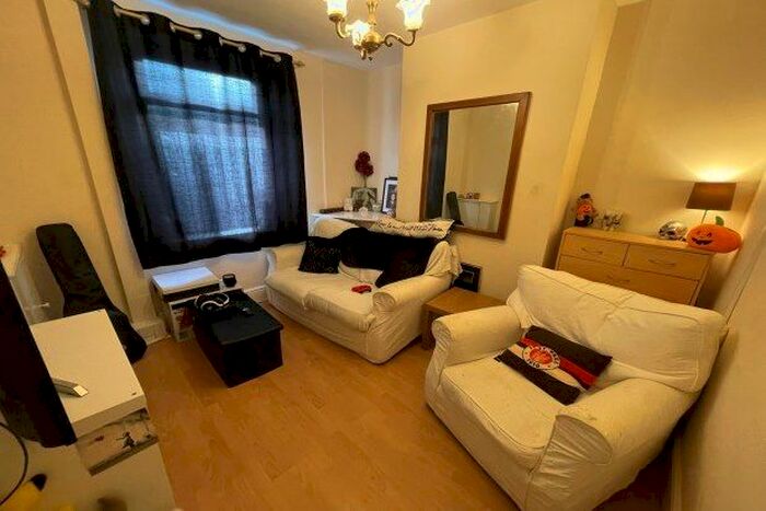2 Bedroom Property To Rent In Lady Margaret Terrace, Cardiff CF24
