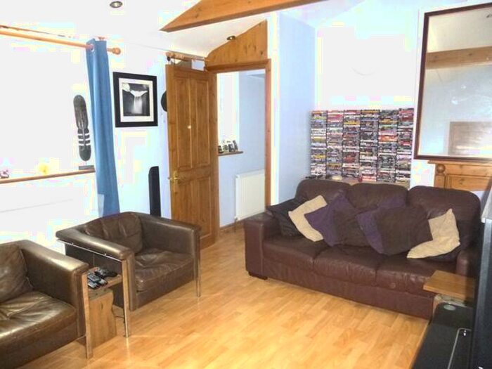 2 Bedroom Flat To Rent In Queens Parade, East Street, Faversham, ME13