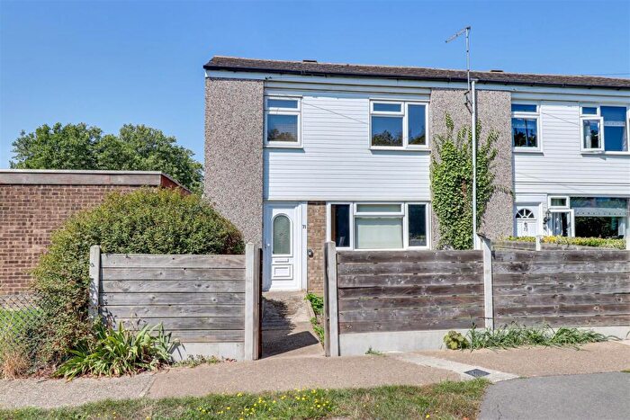 3 Bedroom End Of Terrace House For Sale In * Star Buy * Link Road, Canvey Island, SS8
