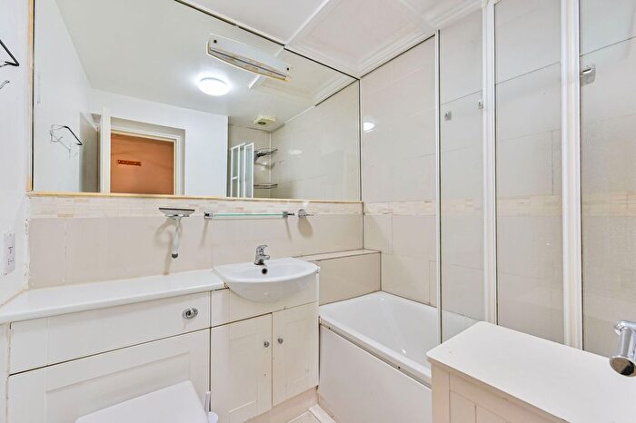2 Bedroom Flat For Sale In Castletown Road, Barons Court, London, W14