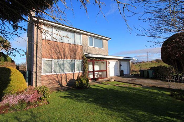 3 Bedroom Detached House For Sale In The Links, Amlwch, LL68