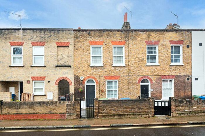 2 Bedroom House For Sale In Hayles Street, Elephant And Castle, London, SE11