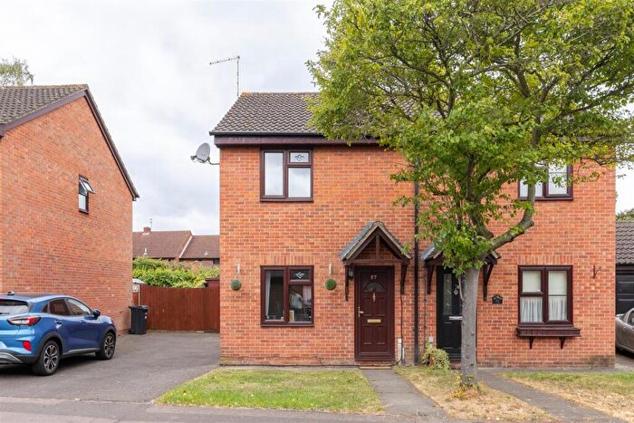 2 Bedroom House To Rent In Osprey Close, Wanstead, E11