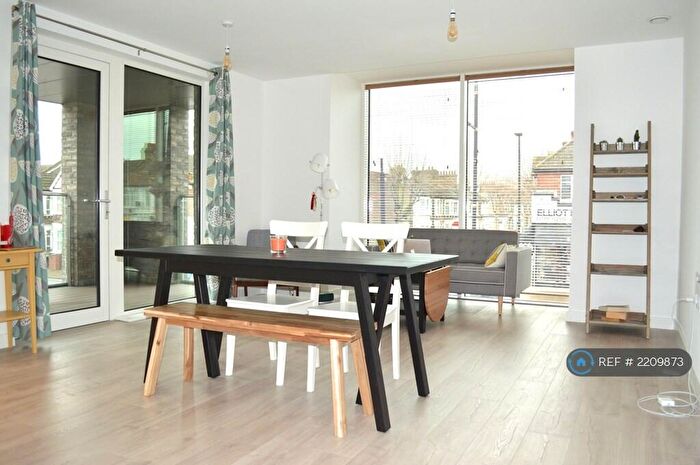 2 Bedroom Flat To Rent In Academy House, London, E13