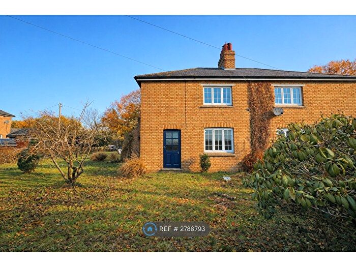 3 Bedroom Semi Detached House To Rent In Bluegate Cottages, Grimsby, DN37