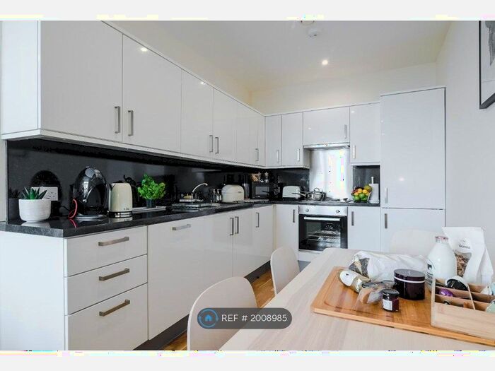 2 Bedroom Flat To Rent In The Panorama, Ashford, TN24