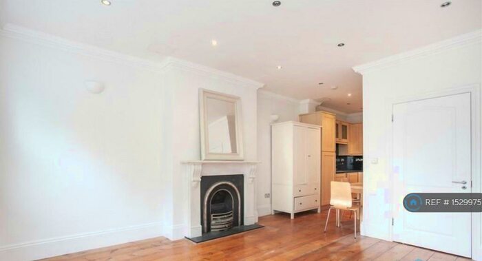 Studio To Rent In Tollington Way, London, N7