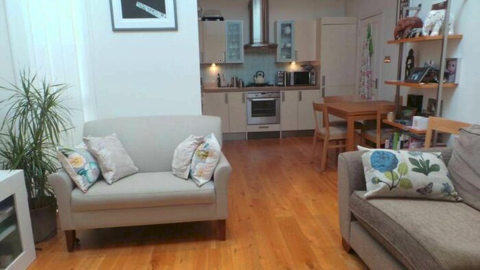2 Bedroom Flat To Rent In Rosemont Road, Acton, W3