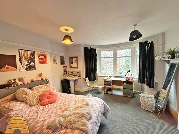 6 Bedroom House To Rent In Wellington Road, Manchester, M14