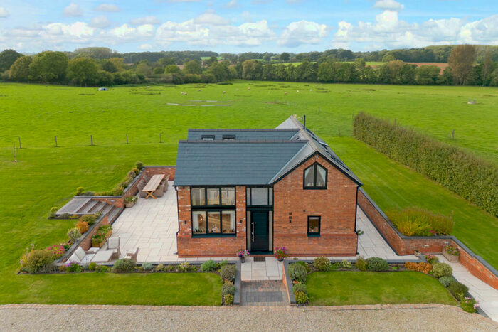 4 Bedroom Barn Conversion For Sale In Kites Nest Lane, Beausale, CV35