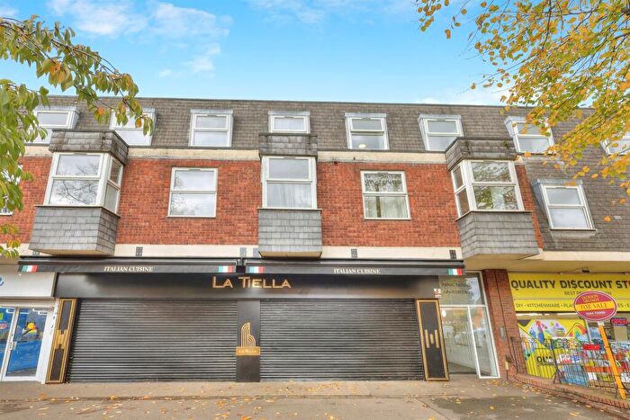 2 Bedroom Flat For Sale In Kingsley Park Terrace, Northampton, NN2