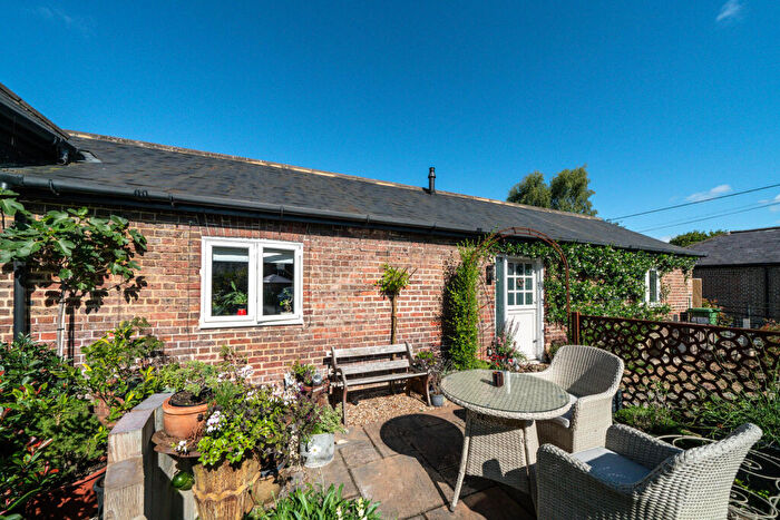 2 Bedroom Barn Conversion For Sale In Main Road North, Dagnall, Berkhamsted, HP4