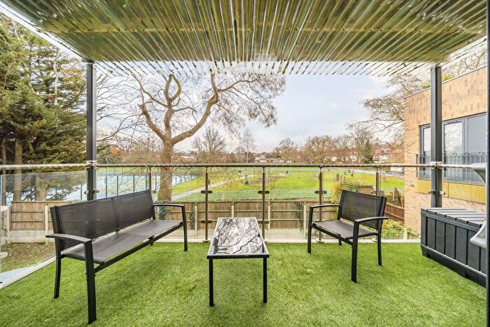 3 Bedroom Flat For Sale In Granville Road, Childs Hill, NW2