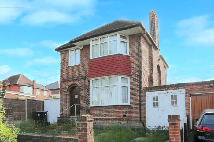 4 Bedroom Detached House To Rent In Crowland Gardens, London, N14