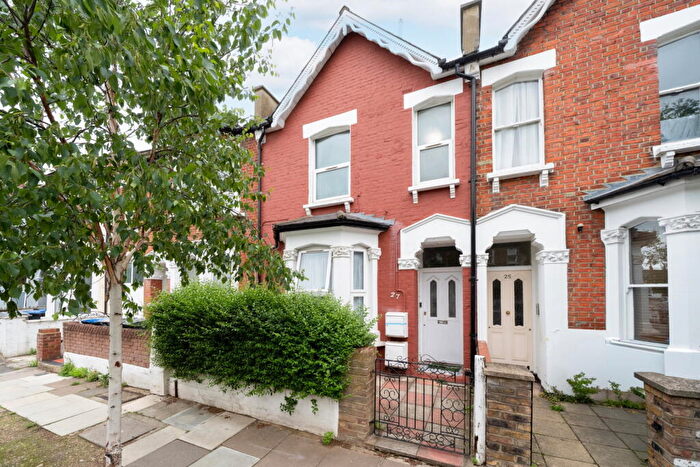2 Bedroom Flat For Sale In Huddlestone Road, NW2