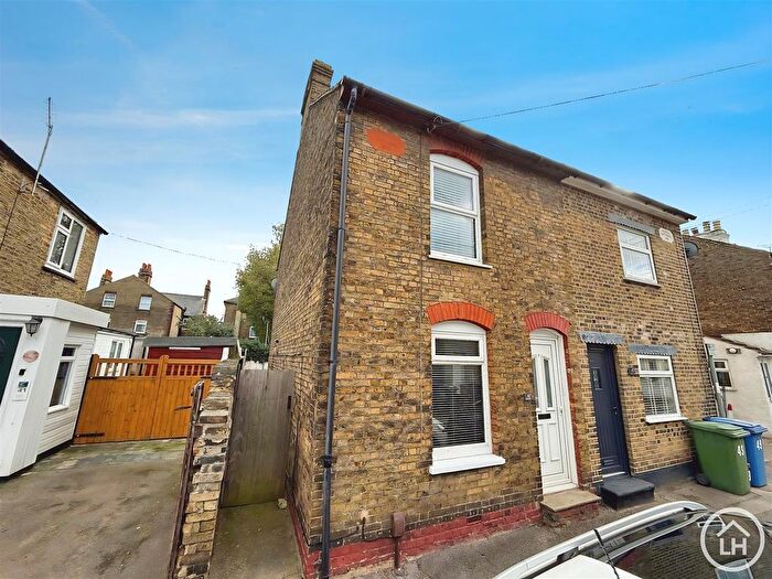 3 Bedroom Semi Detached House For Sale In William Street, Sittingbourne, ME10
