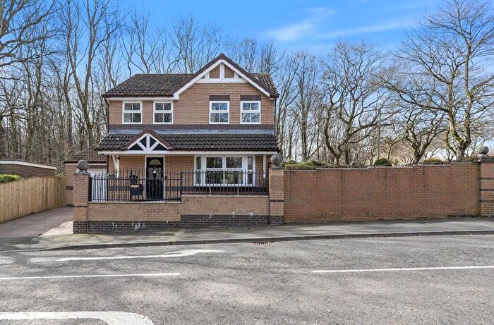 4 Bedroom Detached House For Sale In Redwood Drive, Huddersfield, HD2