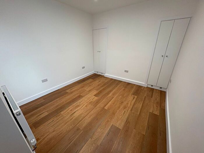 2 Bedroom Flat To Rent In Neath Road, Swansea, SA1