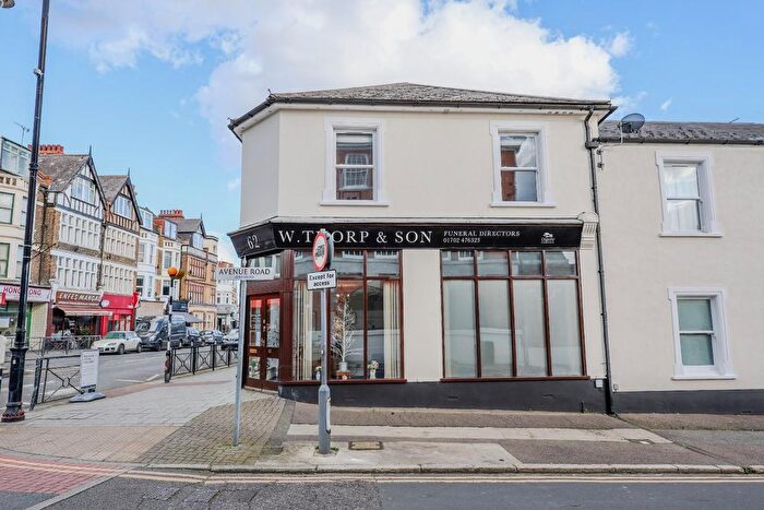 2 Bedroom Flat For Sale In Broadway, Leigh-On-Sea, SS9