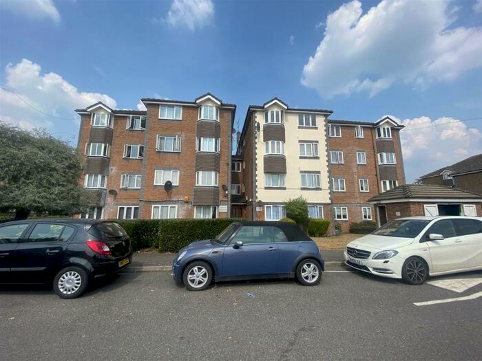 1 Bedroom Flat To Rent In Tennyson Close, Scotland Green Road, Enfield, EN3