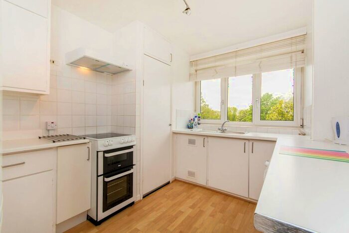 3 Bedroom Flat To Rent In Wood Vale, Honor Oak Park, London, SE23