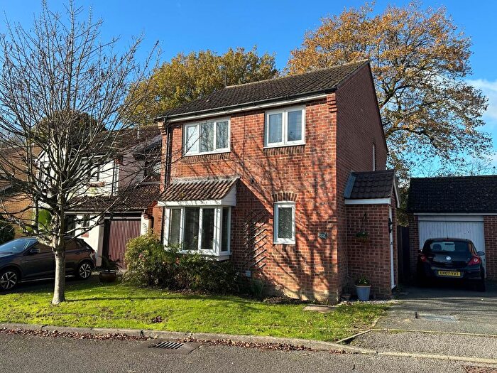 3 Bedroom Detached House For Sale In York Close, Southwater, RH13