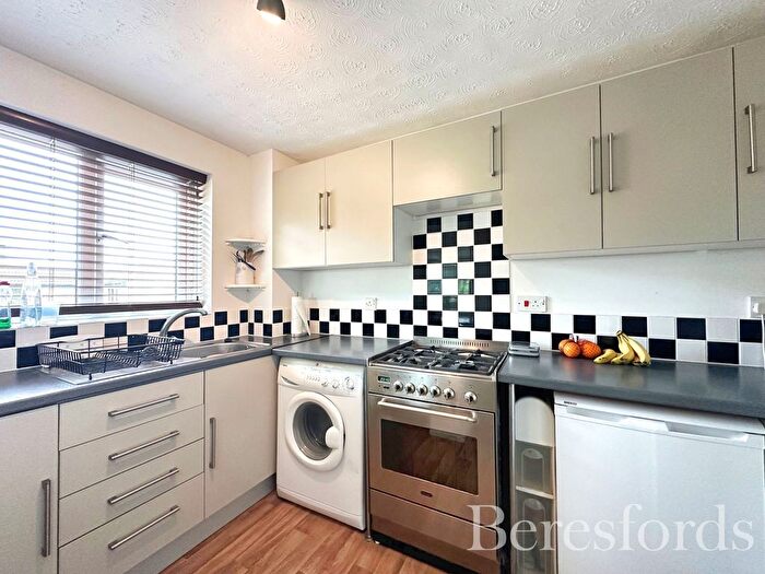 1 Bedroom Flat For Sale In Latimer Drive, Hornchurch, RM12