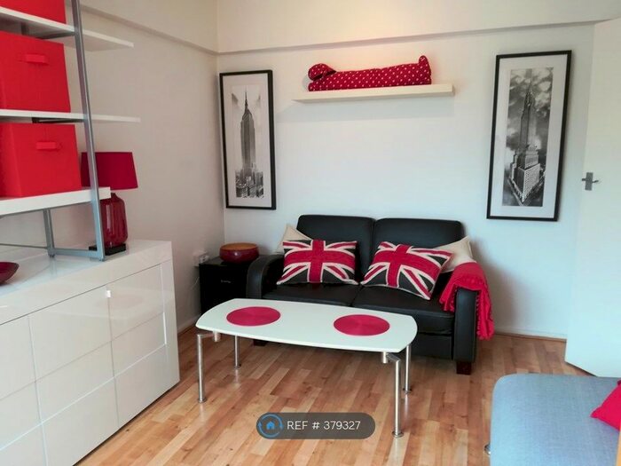 1 Bedroom Flat To Rent In Shepherds Bush Green, London, W12