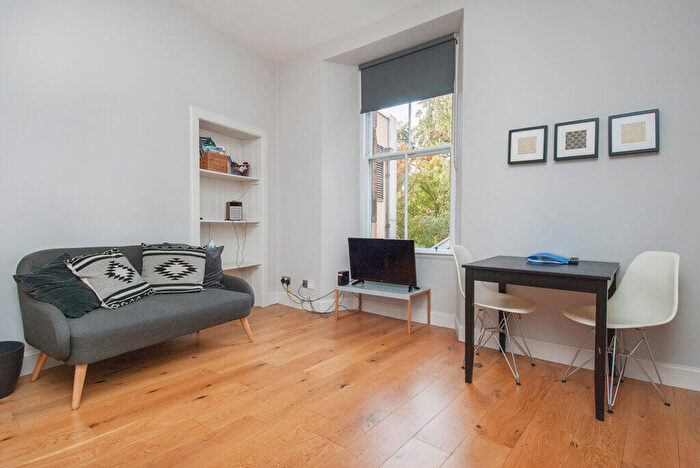 Studio To Rent In L – High Street, Edinburgh, EH1