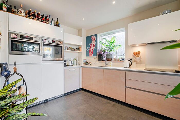 1 Bedroom Flat For Sale In Peartree Way, Greenwich Peninsula, SE10