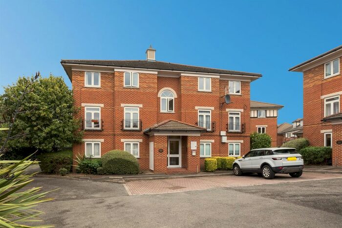 1 Bedroom Flat To Rent In Chatten Court, Swynford Gardens, Hendon, NW4