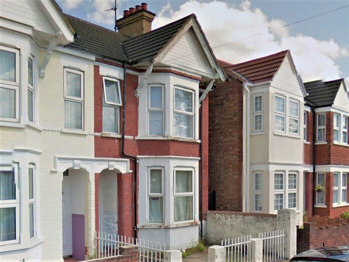 3 Bedroom End Of Terrace House To Rent In Hardwick Road, Bedford, MK42