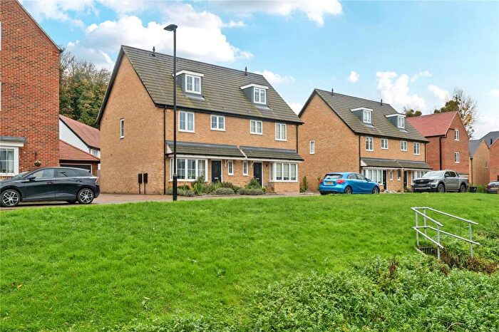 4 Bedroom Semi-Detached House For Sale In Charrington Close, Alton, Hampshire, GU34