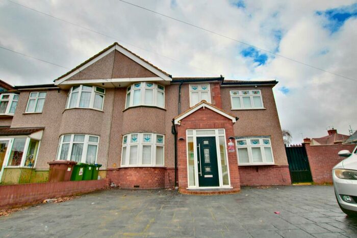 5 Bedroom Semi-Detached House To Rent In Penhill Road, Bexley, Kent, DA5