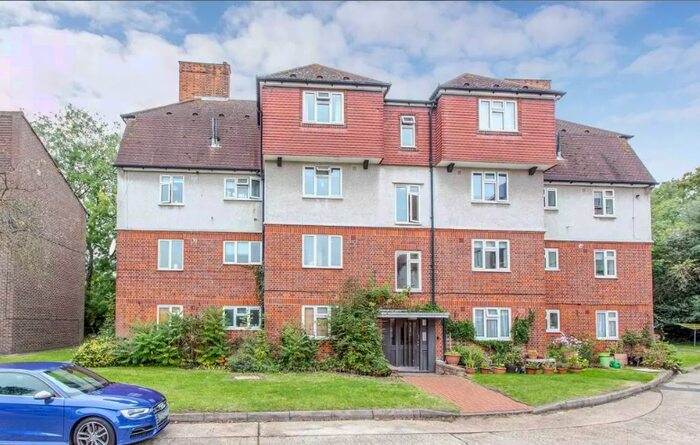 2 Bedroom Flat To Rent In High Rd, Woodford Green, IG8