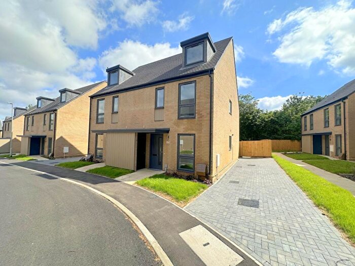 4 Bedroom Semi-Detached House To Rent In Farmstead Close, Luton, LU4