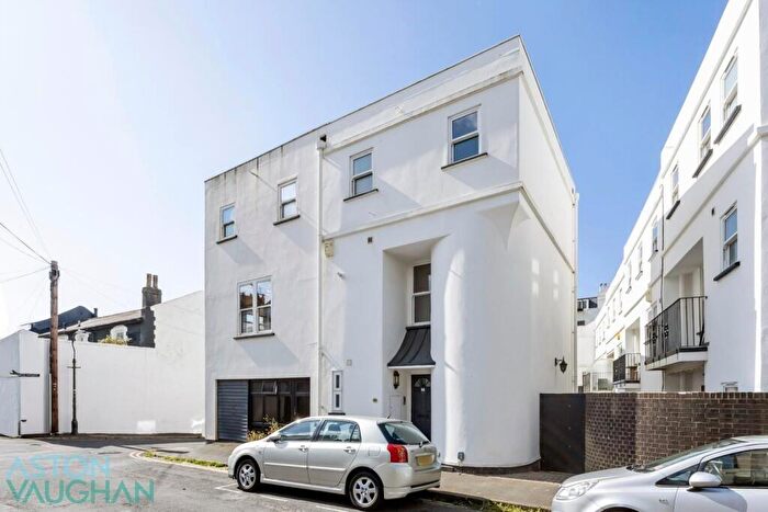 4 Bedroom Semi-Detached House For Sale In Rock Grove, Brighton, BN2