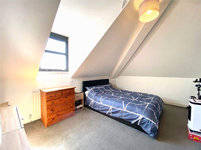 3 Bedroom Flat For Sale In Watchetts Road, Camberley, Surrey, GU15