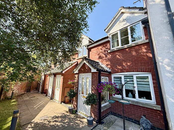 2 Bedroom Flat For Sale In Kingfisher Close, Stalham, NR12