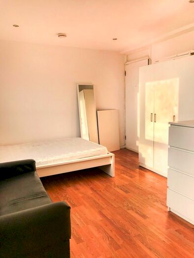 1 Bedroom Studio To Rent In Pond Road, Stratford, London, E15