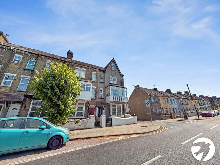 2 Bedroom Flat To Rent In Marlborough Road, Gillingham, Kent, ME7