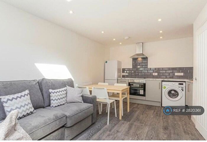 3 Bedroom Maisonette To Rent In City Road, Cardiff, CF24