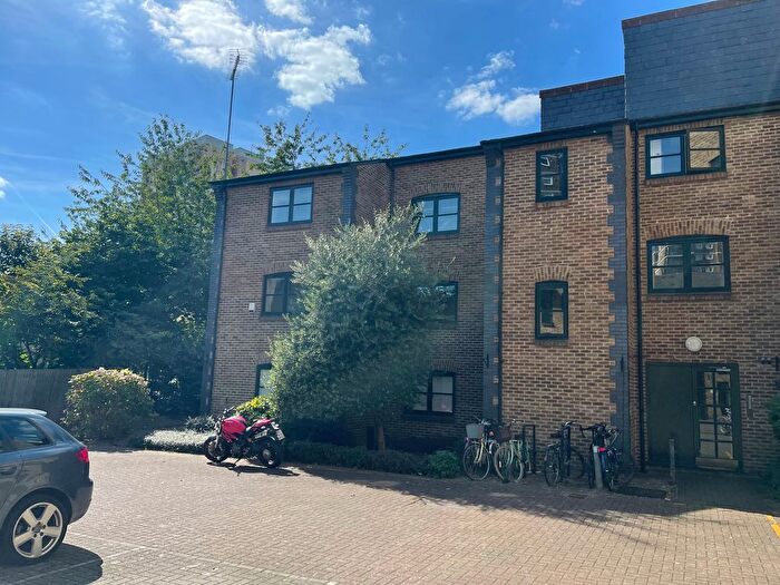 2 Bedroom Flat To Rent In Parnell Road, Bow, E3