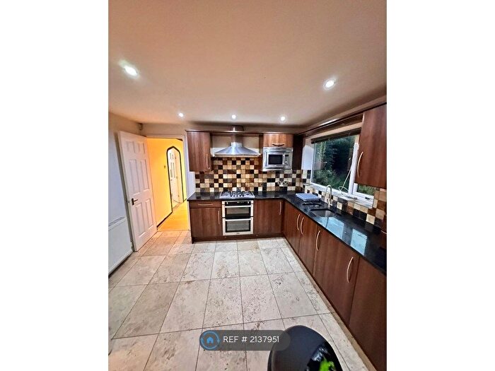 5 Bedroom Detached House To Rent In Thealby Gardens, Doncaster, DN4