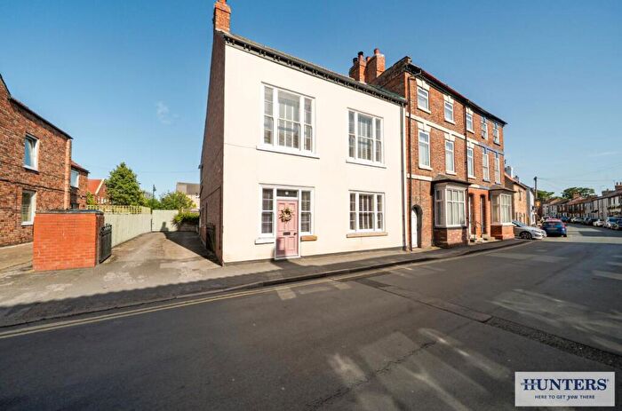 3 Bedroom End Of Terrace House For Sale In Hailgate, Howden, Goole, DN14