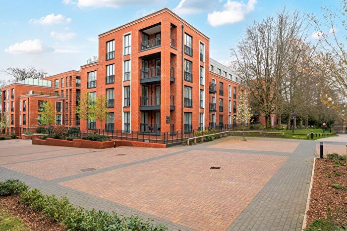 2 Bedroom Flat For Sale In Fellowes Rise, Winchester, Hampshire, SO22