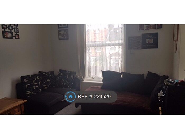 2 Bedroom Flat To Rent In Portland Road, London, SE25